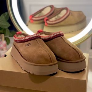 Women’s UGG Tazz Slippers - SIZE 8 -